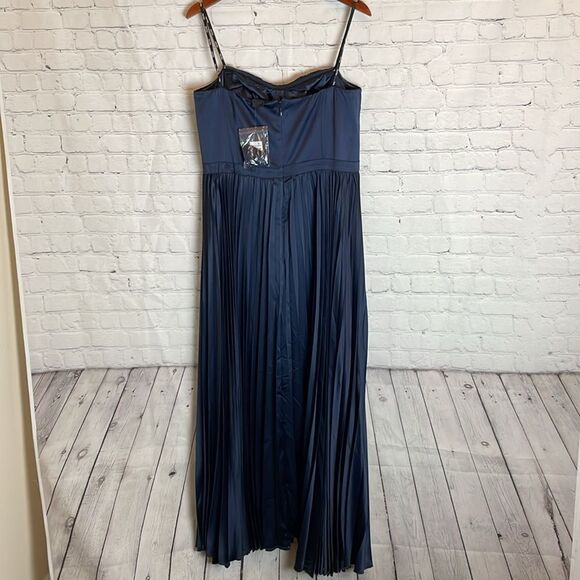 City Chic Plus Size Dress, Pleat Desire Dress Size Small Size 16 - Picture 14 of 15